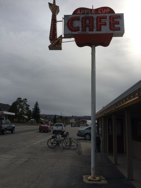 Stopping for a cuppa joe at Apple Cup in Lake Chelan. photo: D. Banks
